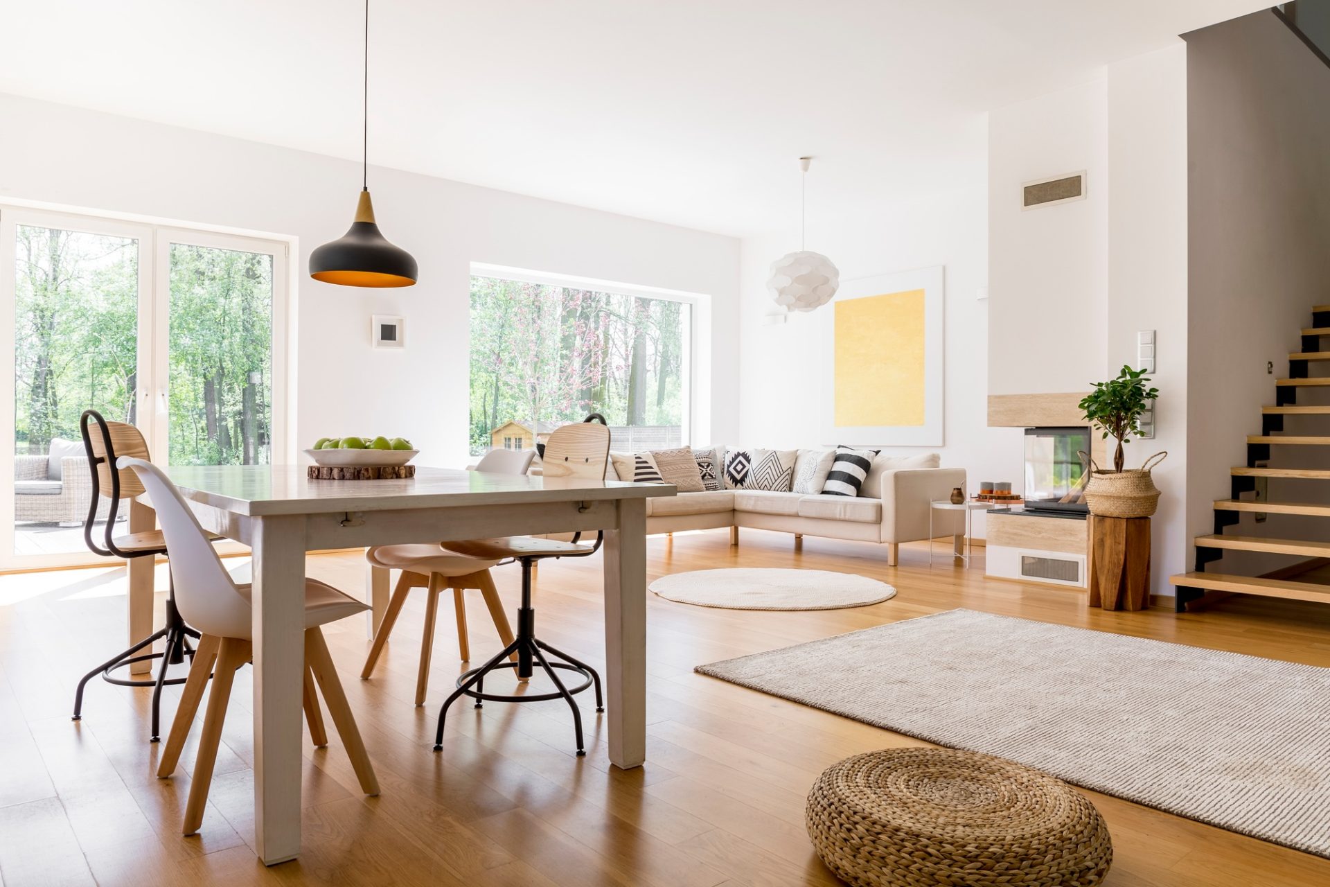Inicio Black designed lamp above table